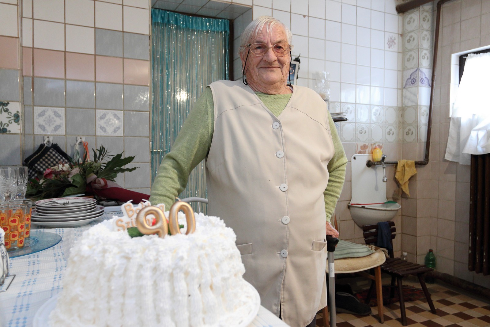 Saját készítésű oroszkrém torta az ünneplőknek - 90. születésnapján köszöntötték Havel Józsefné Rózsika nénit